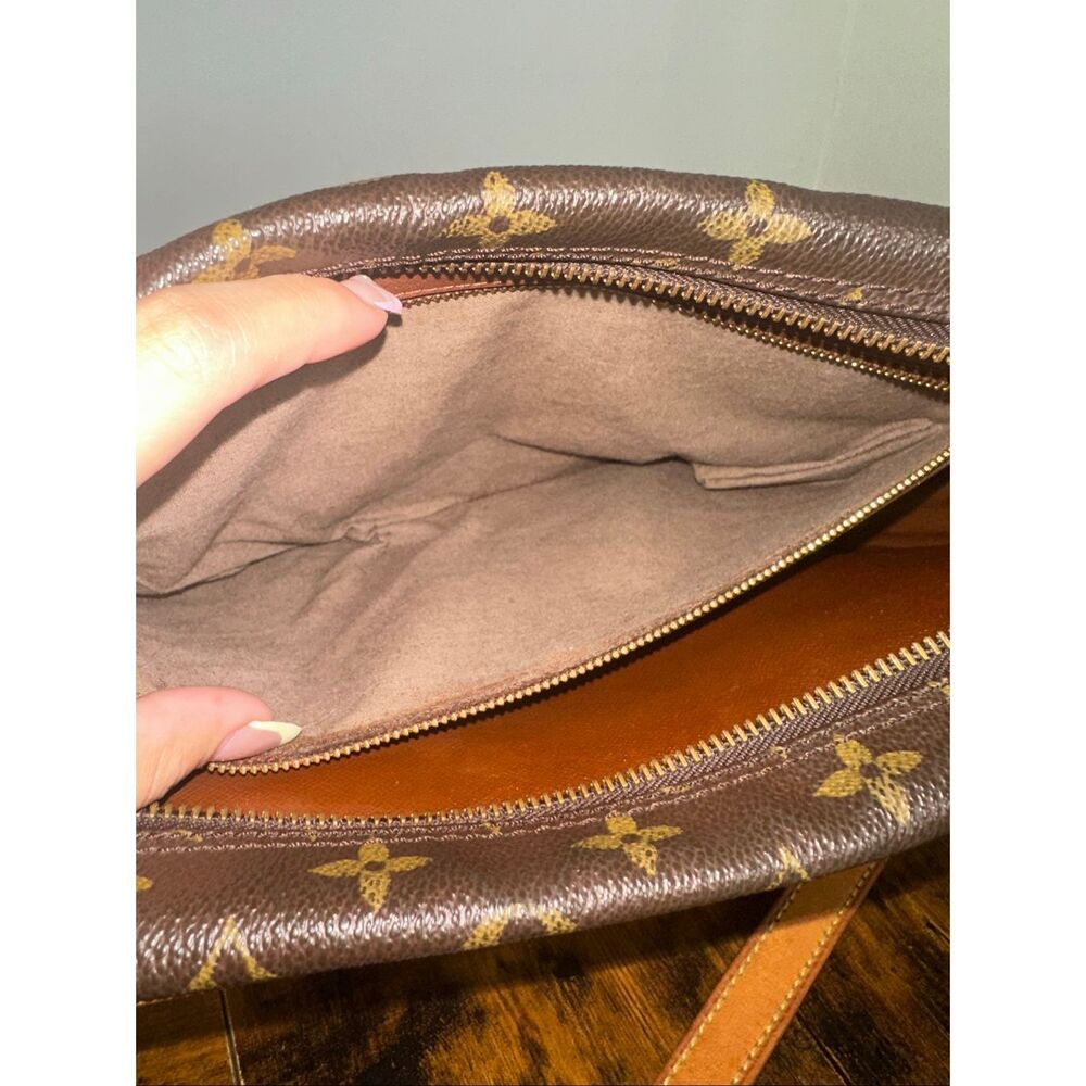 Louis Vuitton Vintage Monogram Bag Trocadero 27 Crossbody - Picture 4 of 16